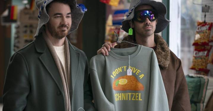 Jonas Brothers shoot Christmas flick in Hamilton