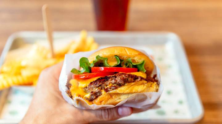 Man Fighting For His Life After Swallowing Entire Burger Without Chewing It