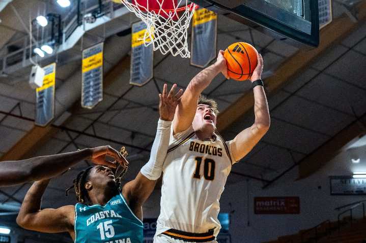 WMU men’s hoops flexes depth, ‘belief’ in season-opening win over Coastal Carolina