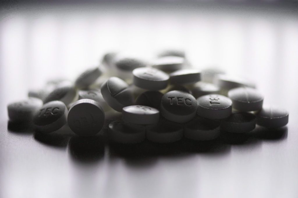 Prescription painkillers shortage in Canada expected to continue into new year