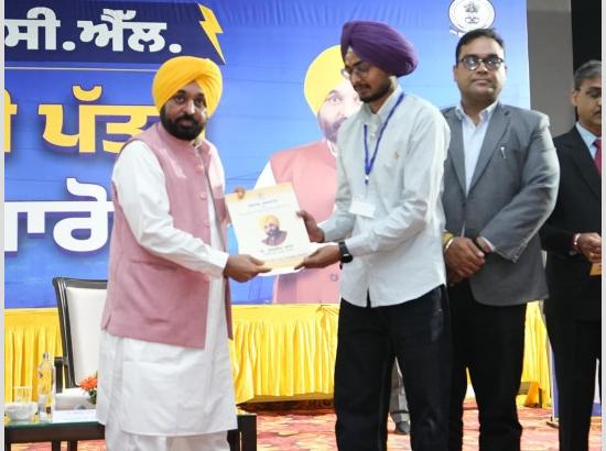 CM Mann hands appointment letters to 2,105 recruits, says 58,962 merit-based government jobs given so far [ FULL VIEW ]