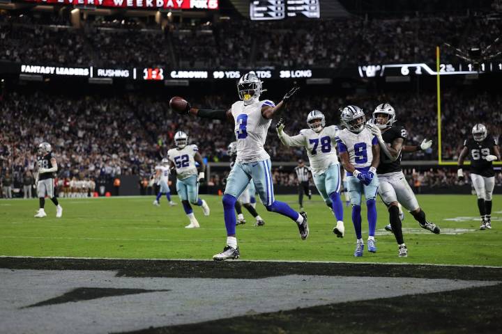 Prescott brilla con cuatro pases de anotación en triunfo de Dallas sobre Raiders