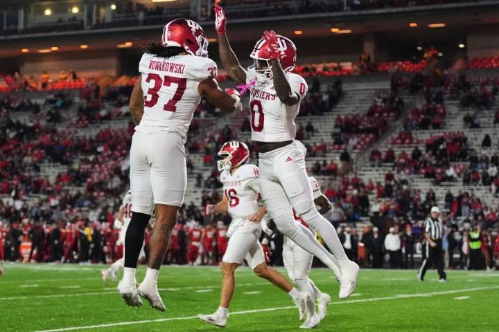 Indiana ranked 2nd, Notre Dame 10th in first College Football Playoff rankings of 2025 season