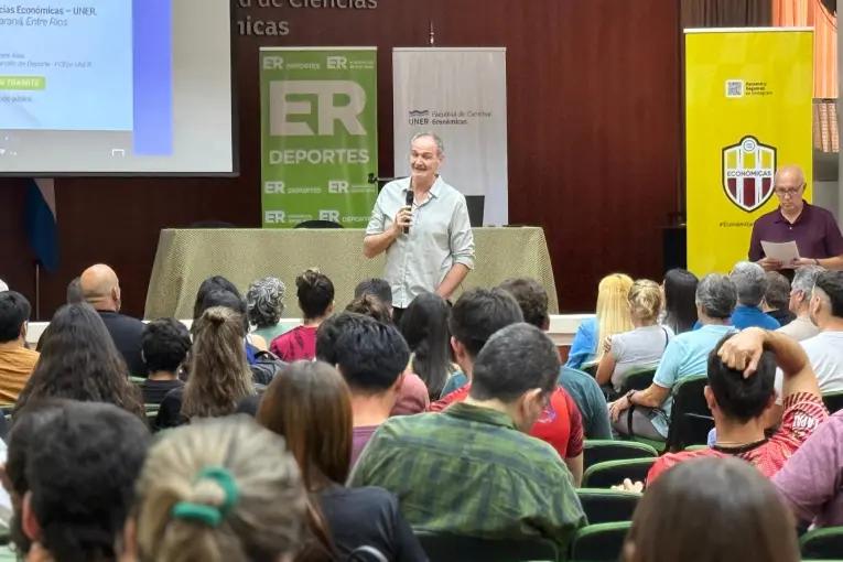 El gobierno y la UNER consolidan la formación y planificación deportiva en un Congreso provincial