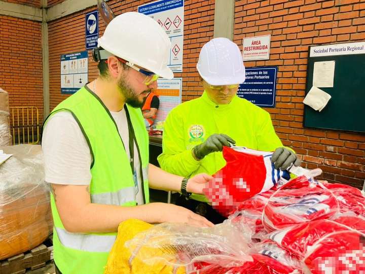 Incautan en Cartagena tres contenedores con mercancías de contrabando