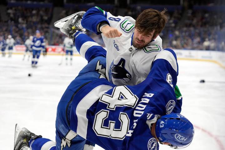 Canucks’ five third-period goals power them past Lightning
