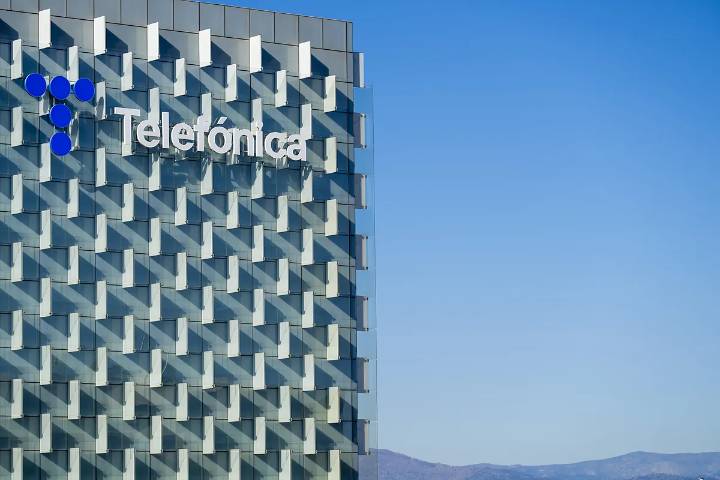 Telefónica pierde casi 3.200 millones en bolsa tras una caída del 13% por las dudas de su plan estratégico