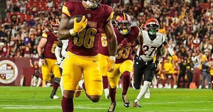 Commanders running back to light Middletown Christmas tree on Friday