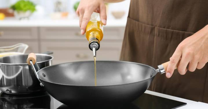 El aceite que los expertos desaconsejan utilizar en la cocina