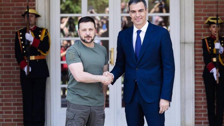 Pedro Sánchez recibe a Volodímir Zelenski en Moncloa