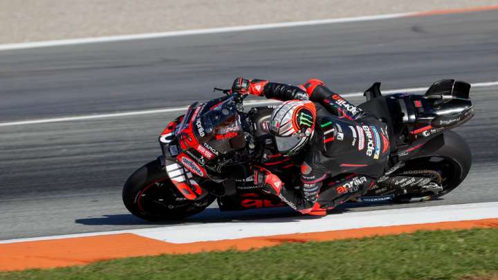Bezzecchi se lleva una pole muy ajustada por delante Álex Márquez y nuevo palo para Bagnaia