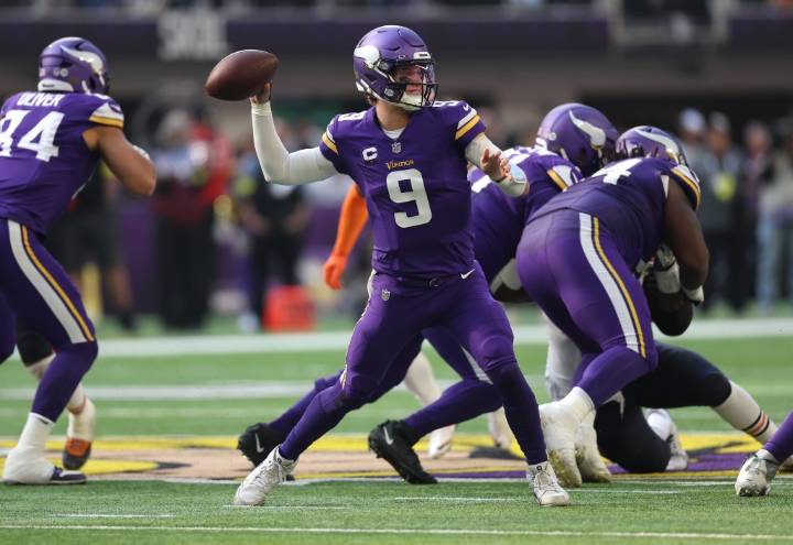 NFC North: Minnesota Vikings need win vs. Green Bay Packers