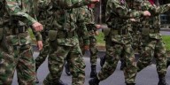 Denuncian irregularidades en millonario contrato para confeccionar prendas de las Fuerzas Militares