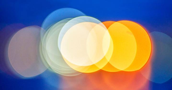 'Ultimate' optical illusion has people arguing over colour of two balls