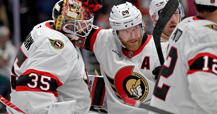 Ducks' six-game home winning streak is ended by Senators