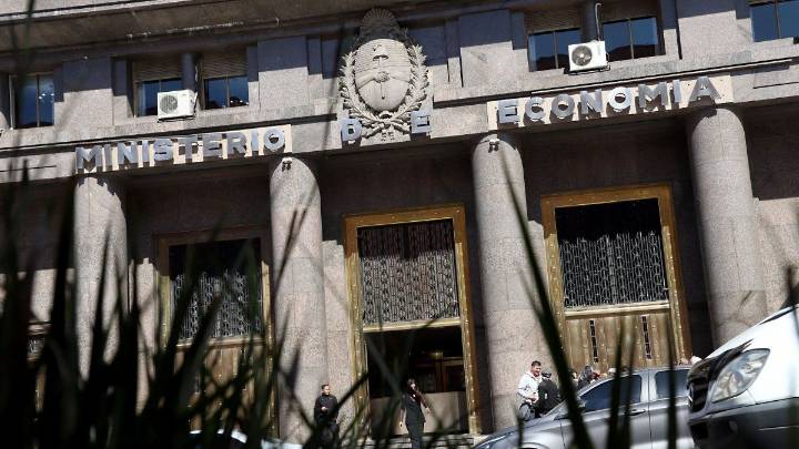 Economía logró superávit financiero de $517.672 millones, pese a pagar intereses por más de $300.000 millones