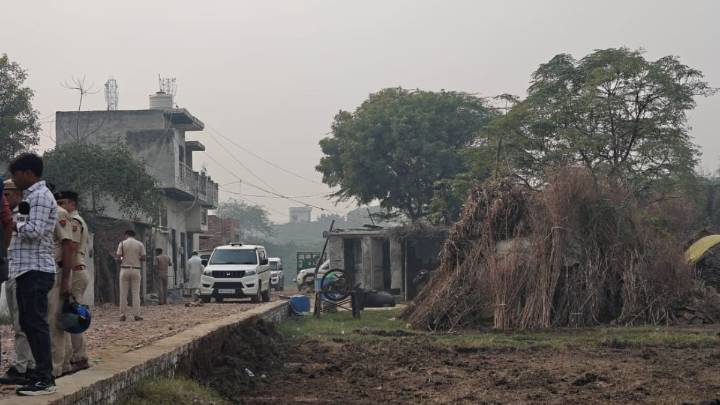 J&K Police bust JeM-linked module & recover 2,900 kg explosives. 2 doctors among 7 held