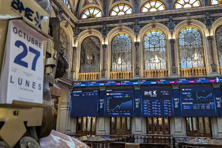 España se queda atrás en el mercado de capitales: los hogares invierten un 30% menos que la media europea