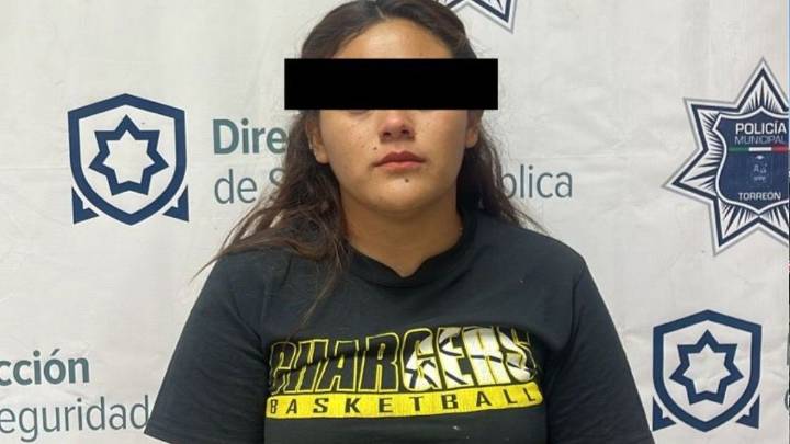 Mujer es detenida tras golpear a su esposo y negarse a darle su celular en Torreón