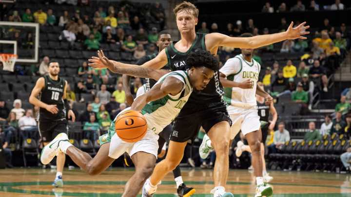 See photos as Oregon men's basketball hosts Hawaii