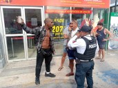 Hombre resulta lesionado en riña afuera de estación de ADO en la zona turística de Playa del Carmen; se retira sin recibir atención