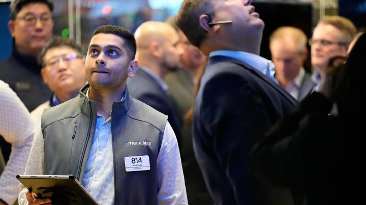 Wall Street closes higher on Amazon