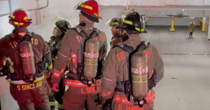 Insulation ignites within 2 Toronto highrise buildings, hundreds displaced