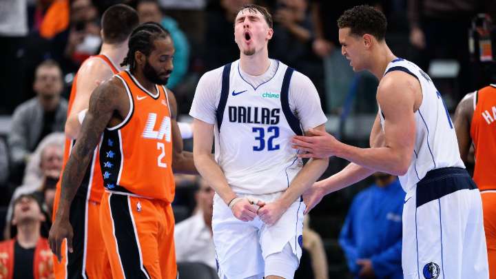 Flagg scores season-high 35 as Mavericks rally past Clippers