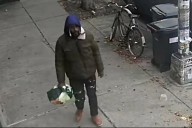 Sujeto que escupía a mujeres en Brooklyn recibió paliza callejera: “Peor que la cárcel”