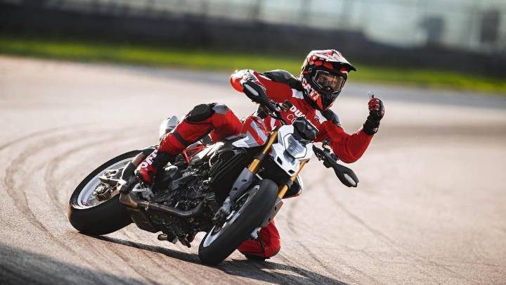 Ducati despliega músculo, historia y futuro eléctrico en EICMA 2025