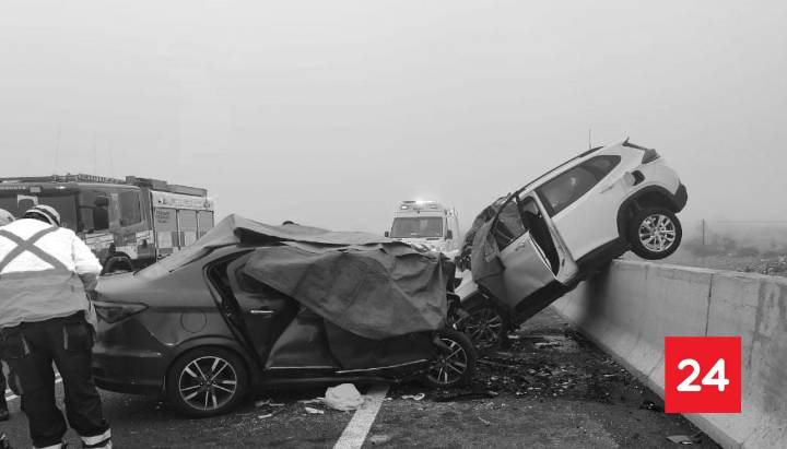 Choque frontal con tres muertos: dos menores de edad fueron trasladados con lesiones graves al hospital