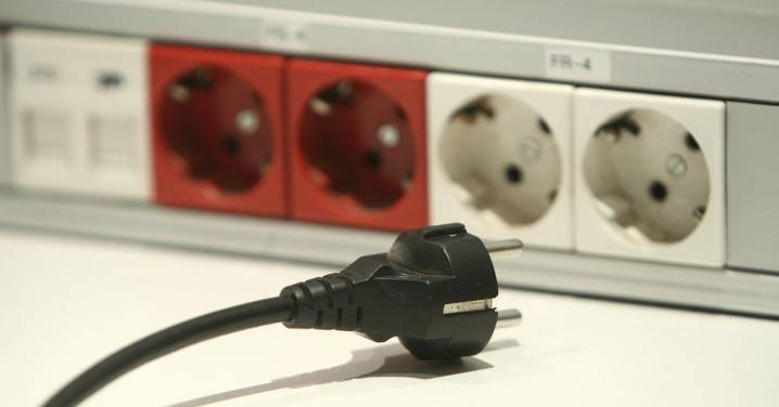 Endesa compensa con 30 euros a una vecina de Las Gabias por cortarle el suministro de luz por error