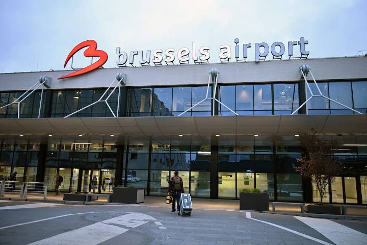 Vuelos suspendidos en el aeropuerto de Bruselas por presencia de drones en la zona