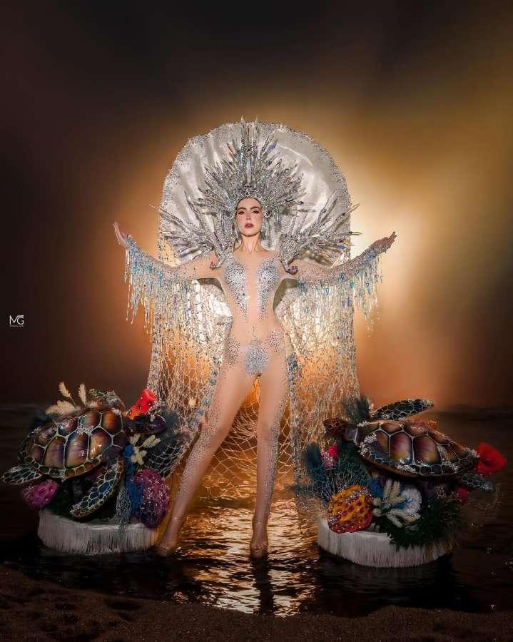 Stephany Abasali deslumbró en la gala de trajes típicos del Miss Universo (+fotos)