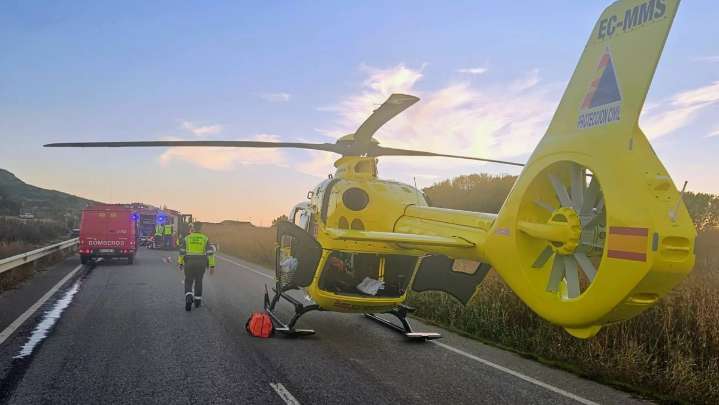 Un conductor herido grave en un accidente entre un turismo y un camión en Binaced