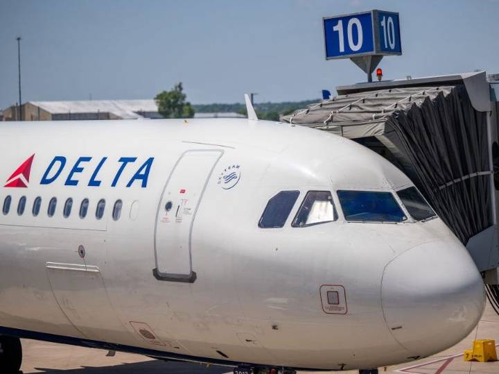 Delta passenger trapped by seatmate who pooped his pants