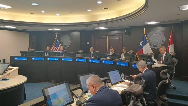 Cabildo de Laredo se declara contra la construcción de un muro; integrarán comité ciudadano