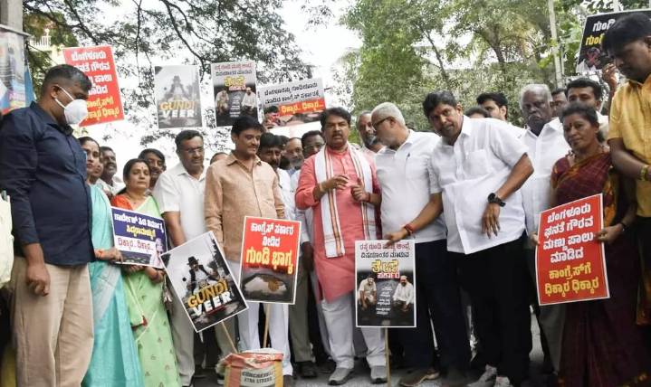 Bengaluru | Congress government has no funds to fill potholes: R....