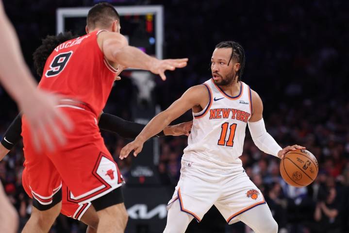 Deadspin | Jalen Brunson (31 points), Knicks deal Bulls first loss of season