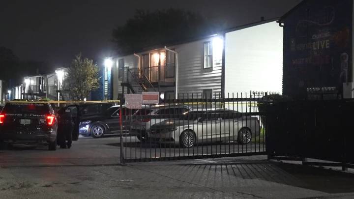 Man shot at Houston apartment complex near NRG; suspects may have robbed him earlier, police say