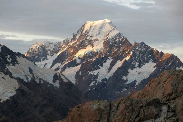 US climber among 2 killed in fall on New Zealand’s highest peak