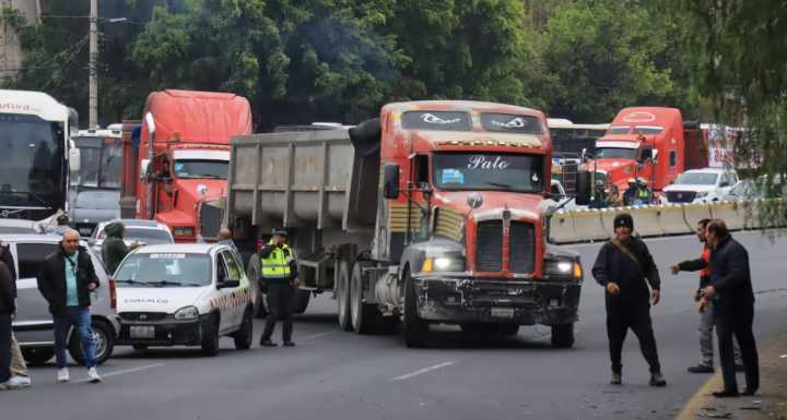 Nuevo megabloqueo en carreteras: transportistas y campesinos anuncian paro nacional