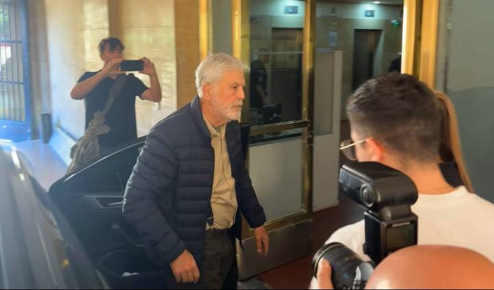 Preso: Julio De Vido se entregó en Comodoro Py y quedó detenido por la tragedia de Once