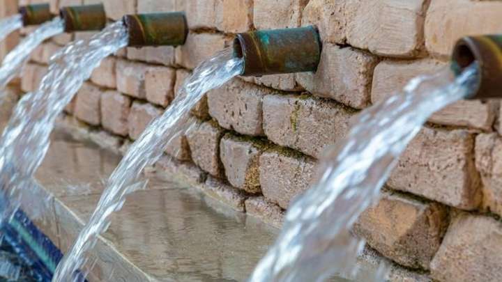 Multas de 750 euros por coger agua de una fuente pública en este municipio de Barcelona: "Castigan a los más humildes"