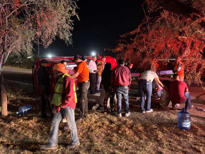 Cuatro menores lesionados en tercera volcadura de la noche en carretera Aldama