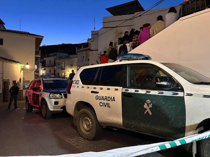 Investigan la muerte de cuatro miembros de una misma familia en una vivienda de Torrox (Málaga)