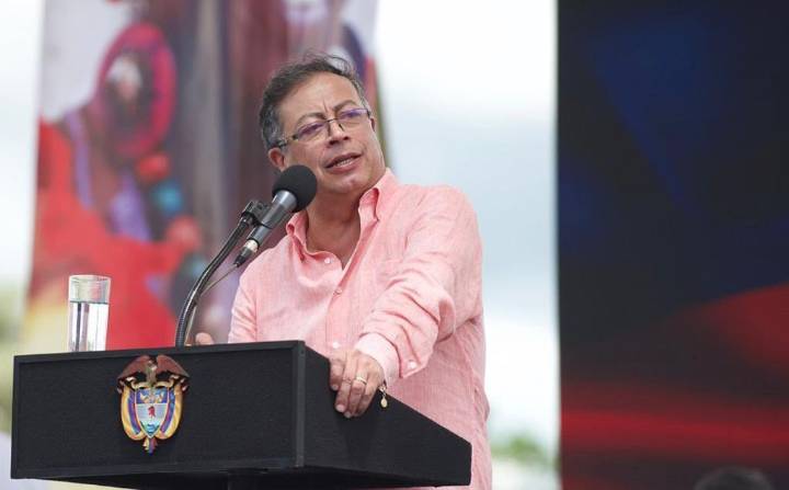 Petro advierte que la economía colombiana podría caer en 'default' si no se aprueba la reforma tributaria