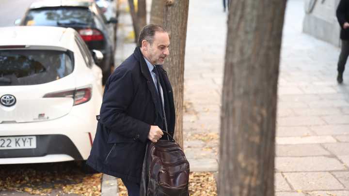 O Supremo decide se envía a prisión a Ábalos e Koldo