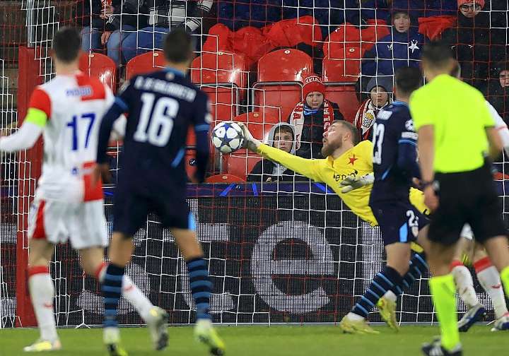 Un empate a nada deja a un romo Athletic casi sin opciones