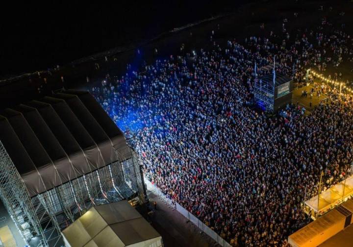 Unas 17.000 personas disfrutan de la primera noche del Festival Arena Negra
